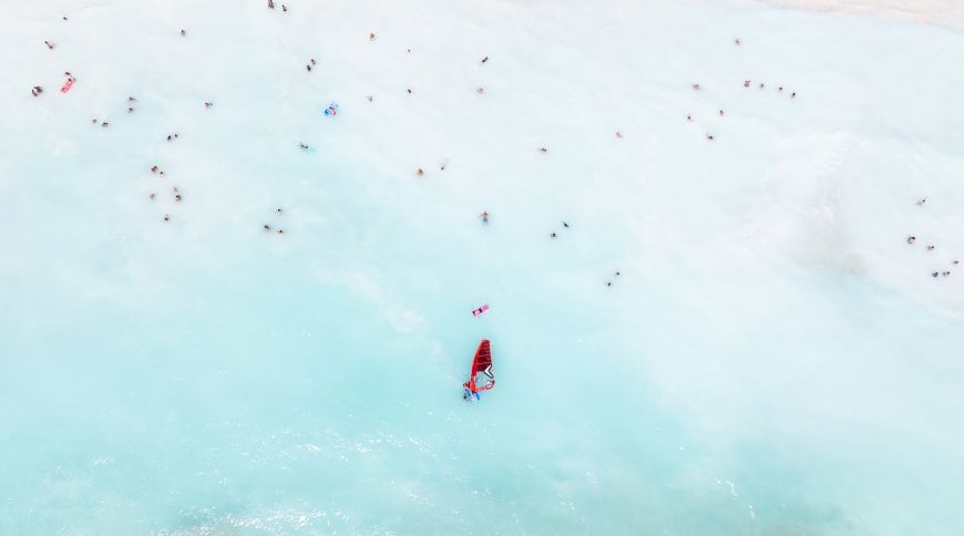 Jacopo Di Cera, Red Flag, 2021, Fine Art on Baryta Paper, Limite Edition of 6, 145,3x84,4 cm